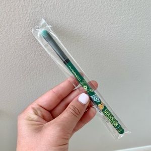 MAC x STRANGER THINGS Eyeshadow Brush